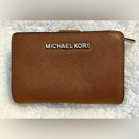 Michael Kors Handbags - *NWOT* MICHAEL KORS Jet Set Bi-Fold Wallet - Women's - Brown Leather (SJ00169)